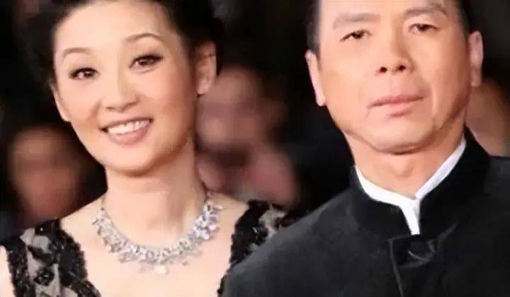 瓜：妻子徐帆收养的女儿朵朵竟是他的九游会登录j9入口冯小刚导演爆大(图8)