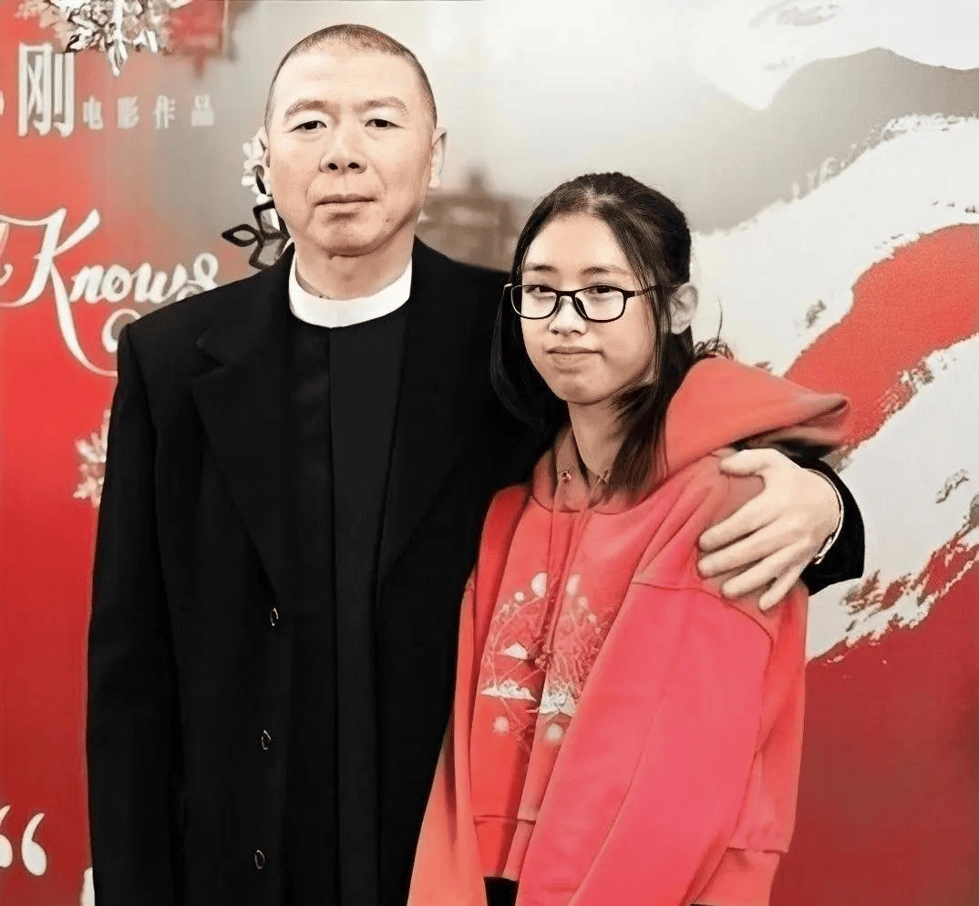 瓜：妻子徐帆收养的女儿朵朵竟是他的九游会登录j9入口冯小刚导演爆大(图10)