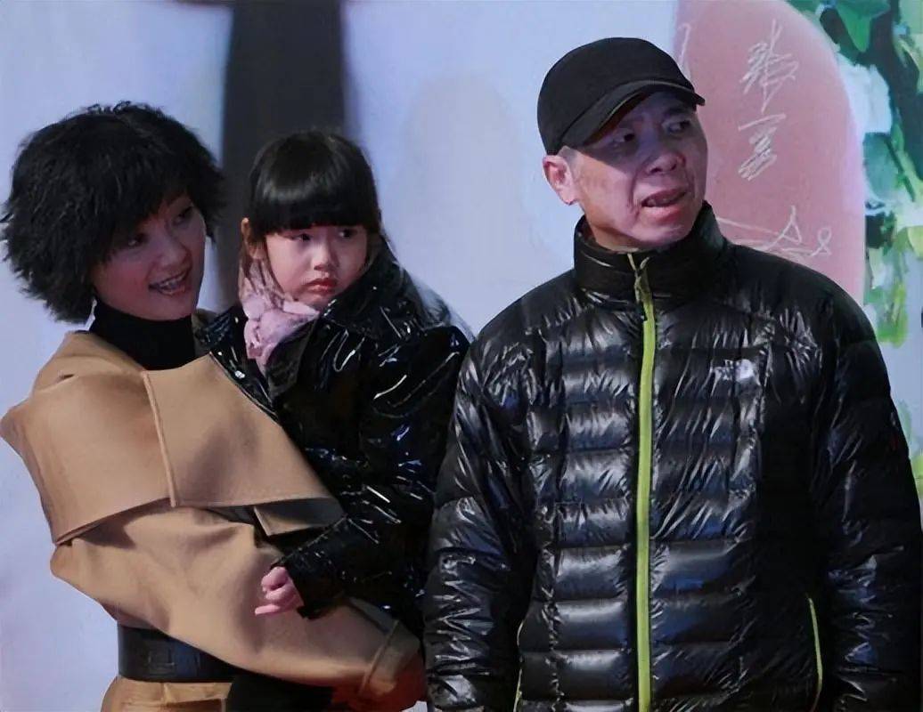 瓜：妻子徐帆收养的女儿朵朵竟是他的九游会登录j9入口冯小刚导演爆大(图12)