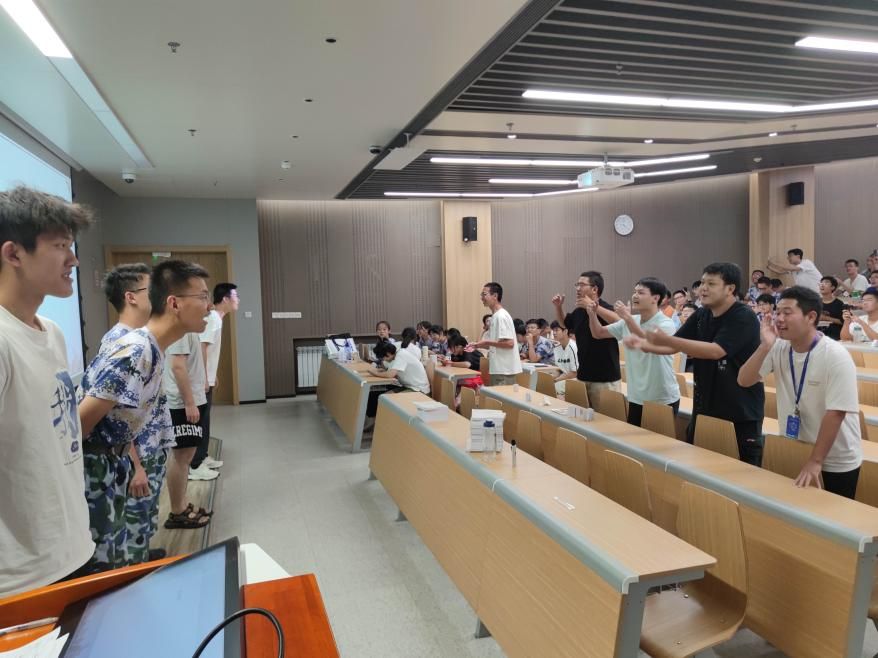 向本科新生开展沉浸式形势与政策课j9国际计算机科学与技术学院面