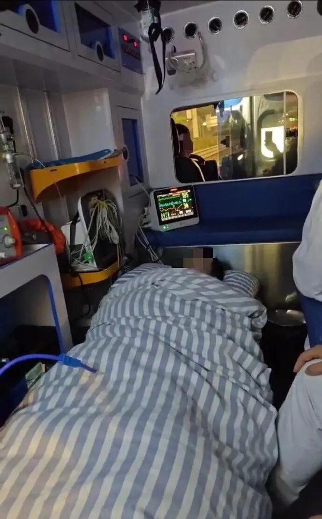 ”涉事医院被罚没87万元！还存在使用过期药超标收费等行为九游会登录j9入口800公里收费28万元！“天价救护车(图2)