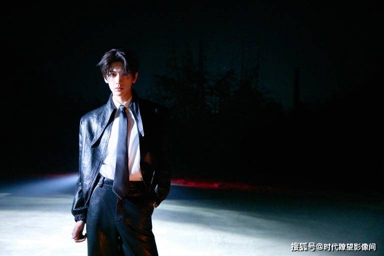 顶流云集实景探案烧脑又治愈全员上头j9国际封神内娱推理综艺杀